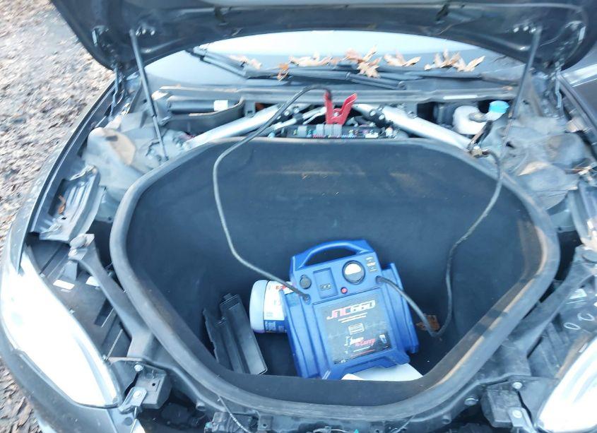 Photo 10 of 2015 Tesla Model S 70D/85D/P85D (VIN 5YJSA1E27FF119096)