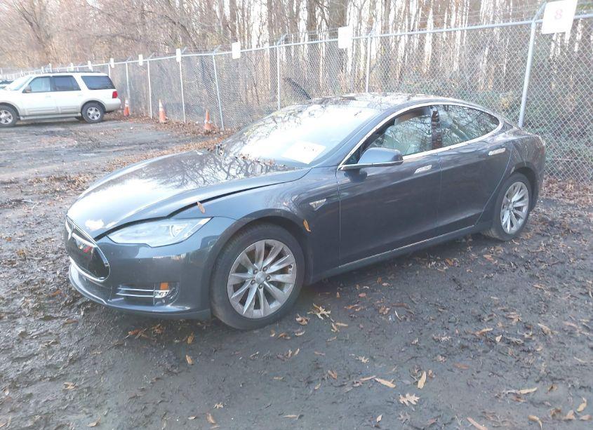 Photo 2 of 2015 Tesla Model S 70D/85D/P85D (VIN 5YJSA1E27FF119096)