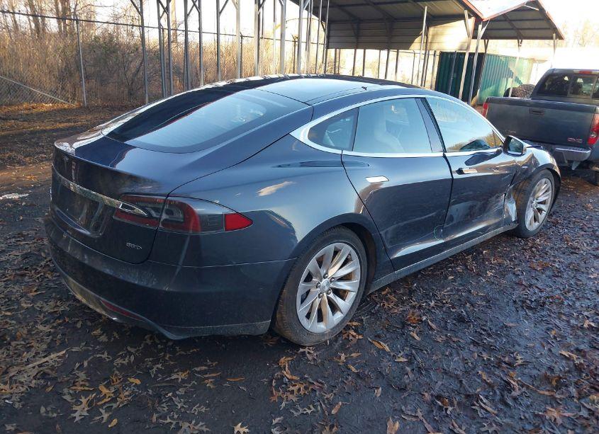 Photo 4 of 2015 Tesla Model S 70D/85D/P85D (VIN 5YJSA1E27FF119096)