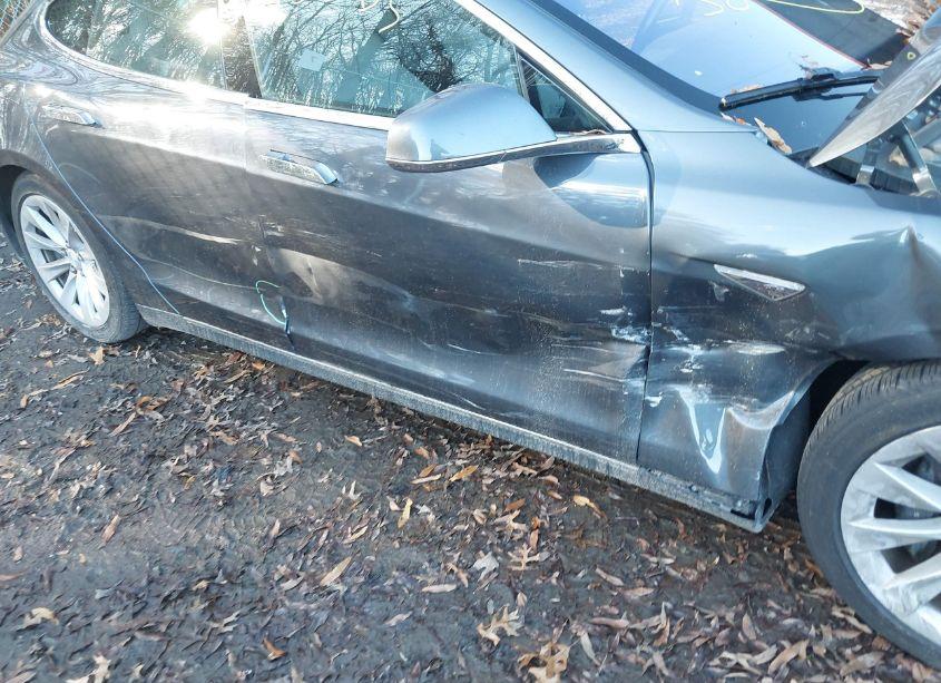 Photo 6 of 2015 Tesla Model S 70D/85D/P85D (VIN 5YJSA1E27FF119096)