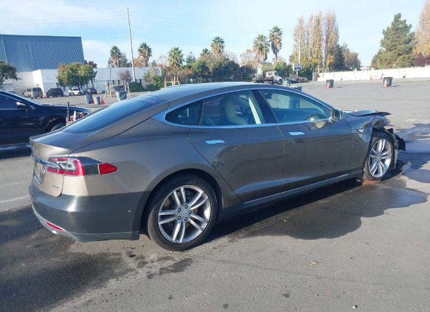 Photo 4 of 2015 Tesla Model S 70D/85D/P85D (VIN 5YJSA1E28FF119110)