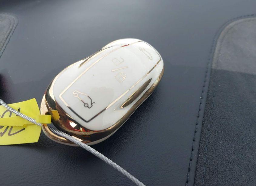 Photo 11 of 2016 Tesla Model S 60D/70D/75D/85D/90D (VIN 5YJSA1E28GF153324)