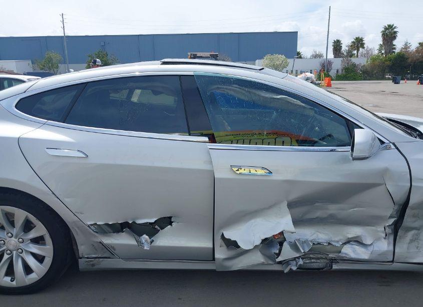 Photo 14 of 2016 Tesla Model S 60D/70D/75D/85D/90D (VIN 5YJSA1E28GF153324)