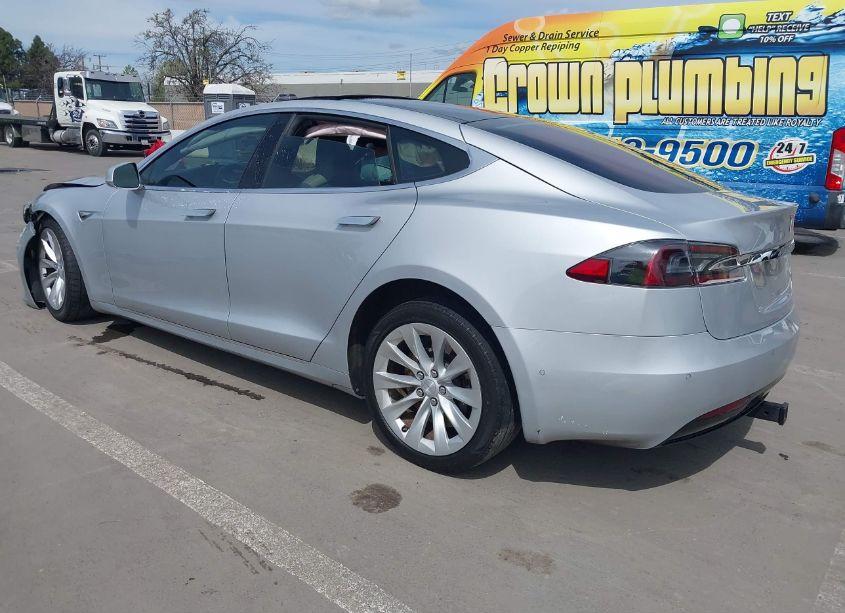 Photo 3 of 2016 Tesla Model S 60D/70D/75D/85D/90D (VIN 5YJSA1E28GF153324)