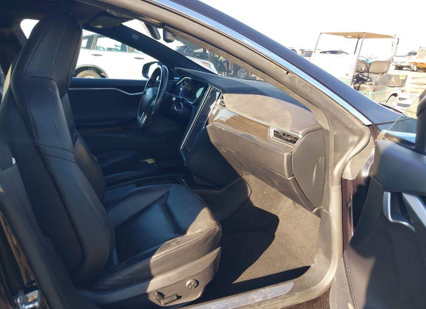 Photo 5 of 2016 Tesla Model S 60D/70D/75D/85D/90D (VIN 5YJSA1E28GF157308)