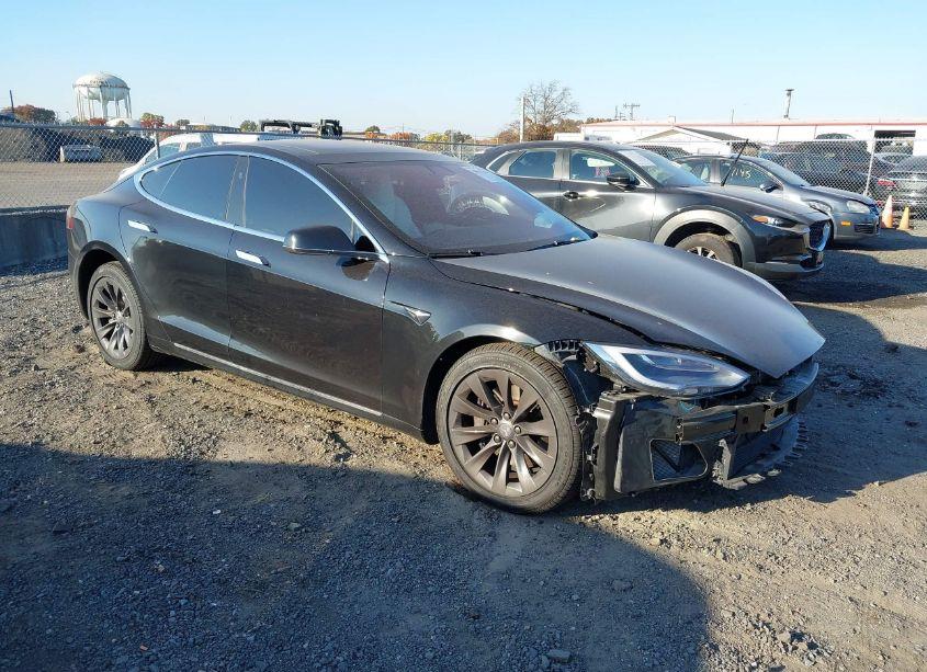 2018 Tesla Model S 100D/75D/P100D (VIN 5YJSA1E29JF249115) main photo