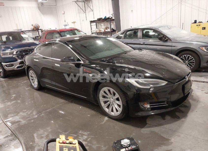 2018 Tesla Model S 100D/75D/P100D (VIN 5YJSA1E2XJF248751) main photo