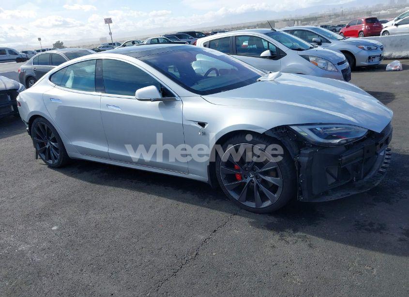 2018 Tesla Model S 100D/75D/P100D (VIN 5YJSA1E40JF260585) main photo