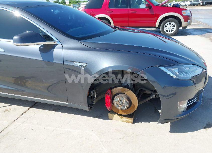 Photo 6 of 2015 Tesla Model S 85D/P85D (VIN 5YJSA1E41FF104093)