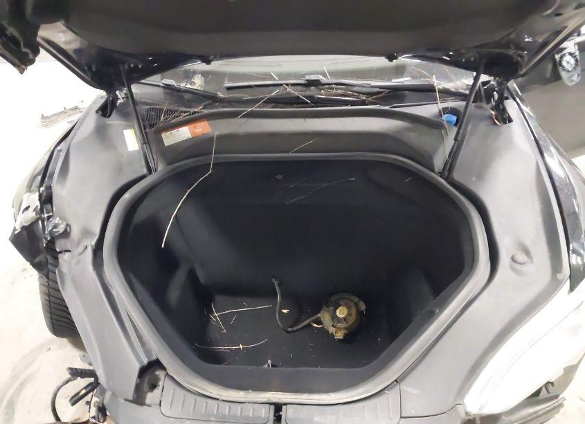 Photo 10 of 2015 Tesla Model S 85D/P85D (VIN 5YJSA1E48FF102860)