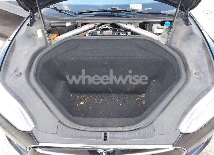 Photo 10 of 2015 Tesla Model S 85D/P85D (VIN 5YJSA1E4XFF111981)