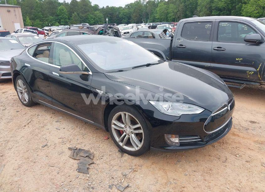 2014 Tesla Model S P85 (VIN 5YJSA1H10EFP34137) main photo