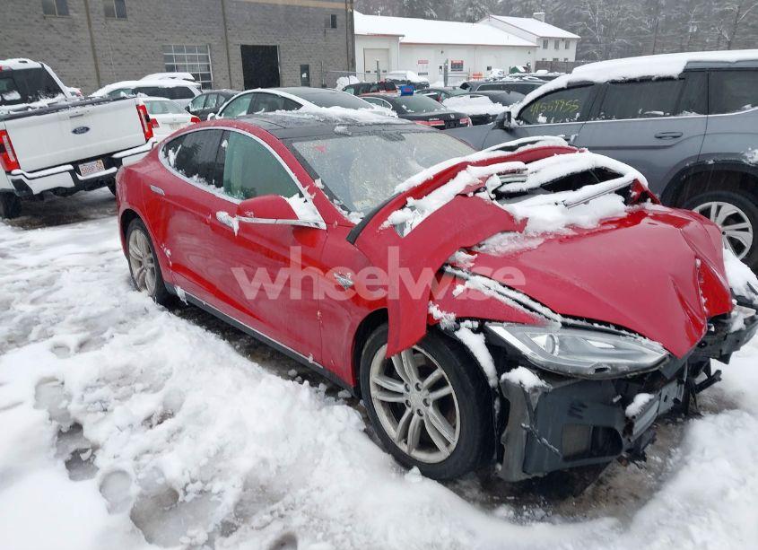 2014 Tesla Model S P85 (VIN 5YJSA1H11EFP51416) main photo