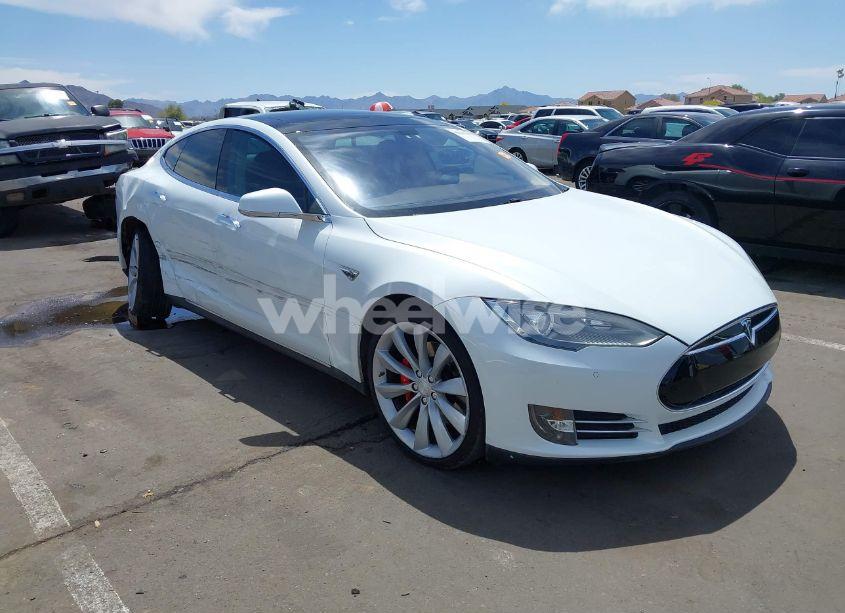 2014 Tesla Model S P85 (VIN 5YJSA1H13EFP33659) main photo