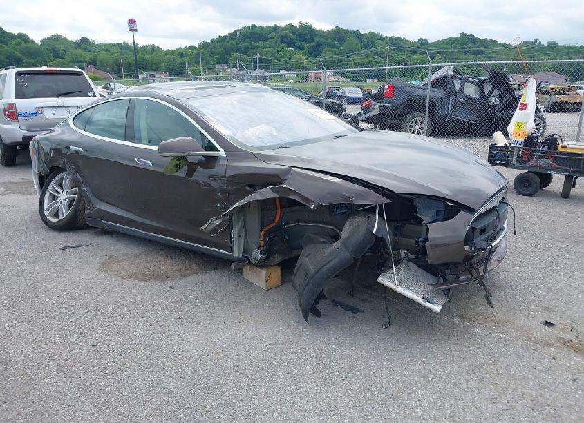 2014 Tesla Model S P85 (VIN 5YJSA1H13EFP53121) main photo