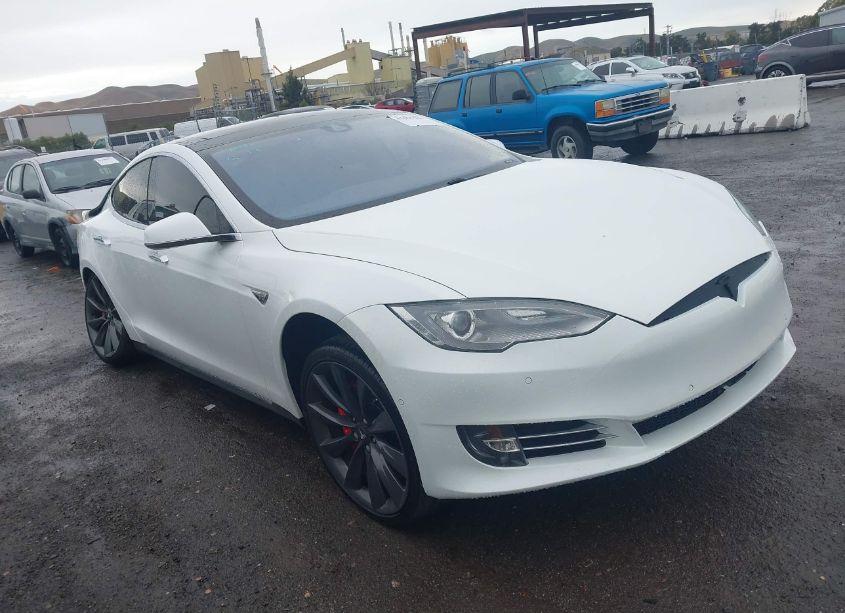 2014 Tesla Model S P85 (VIN 5YJSA1H13EFP53684) main photo