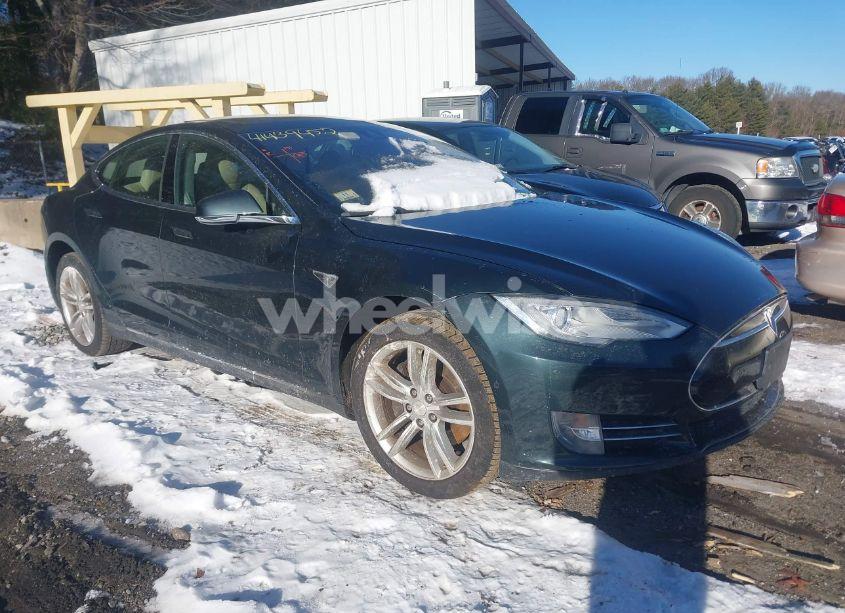 2014 Tesla Model S P85 (VIN 5YJSA1H13EFP58870) main photo