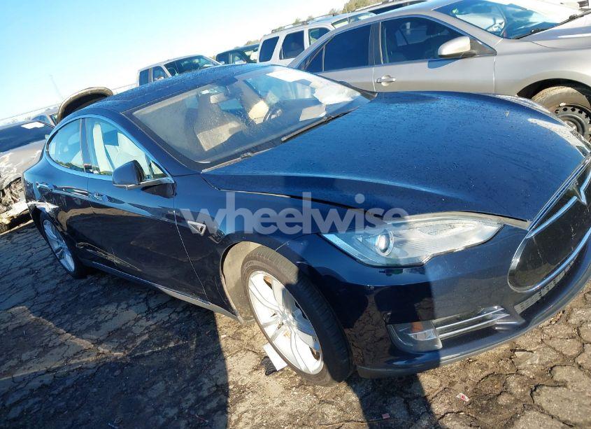 2014 Tesla Model S P85 (VIN 5YJSA1H15EFP48938) main photo