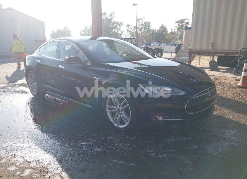 2014 Tesla Model S P85 (VIN 5YJSA1H15EFP61933) main photo