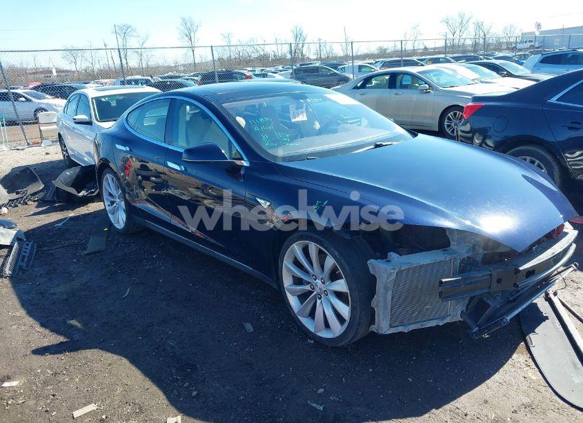 2014 Tesla Model S P85 (VIN 5YJSA1H16EFP50410) main photo