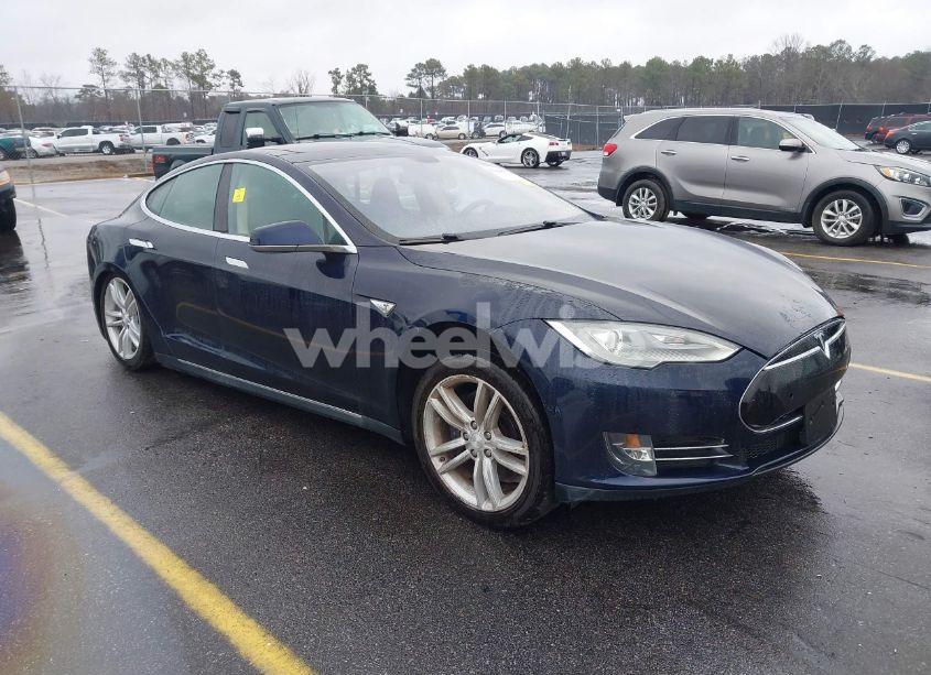 2014 Tesla Model S P85 (VIN 5YJSA1H16EFP51444) main photo