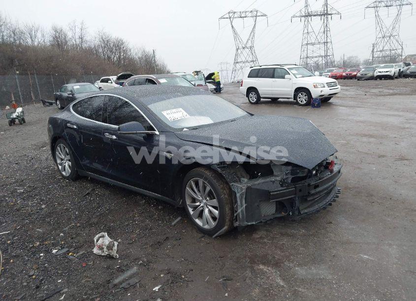 2014 Tesla Model S P85 (VIN 5YJSA1H17EFP35320) main photo