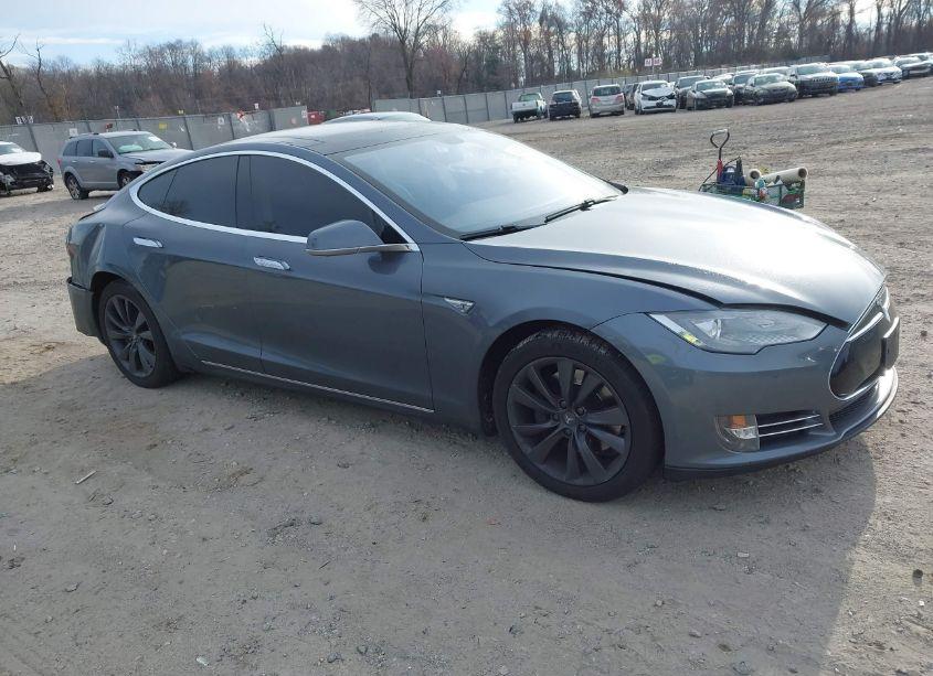 2014 Tesla Model S P85 (VIN 5YJSA1H17EFP43126) main photo