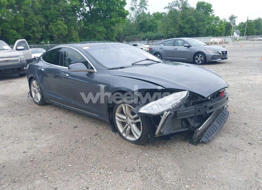 2014 Tesla Model S P85 (VIN 5YJSA1H17EFP62243) main photo