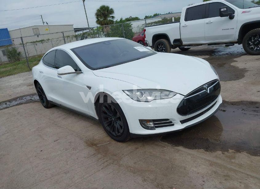 2014 Tesla Model S P85 (VIN 5YJSA1H18EFP49484) main photo