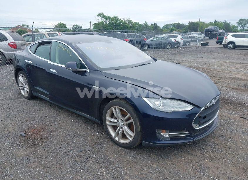 2014 Tesla Model S P85 (VIN 5YJSA1H19EFP32063) main photo