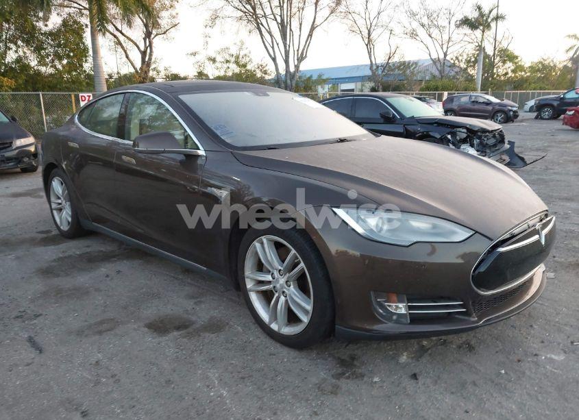 2014 Tesla Model S P85 (VIN 5YJSA1H19EFP51406) main photo