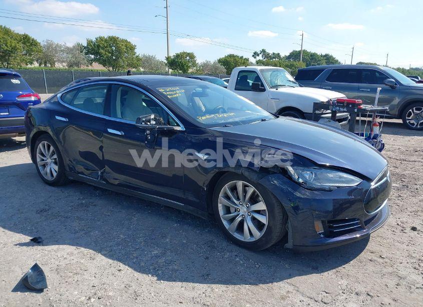 2014 Tesla Model S P85 (VIN 5YJSA1H1XEFP28376) main photo