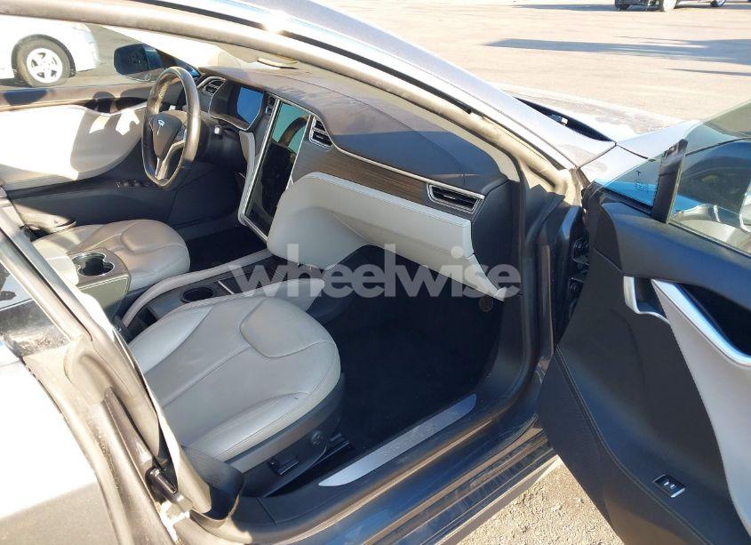 Photo 5 of 2015 Tesla Model S 60/70/85 (VIN 5YJSA1H1XFFP68751)