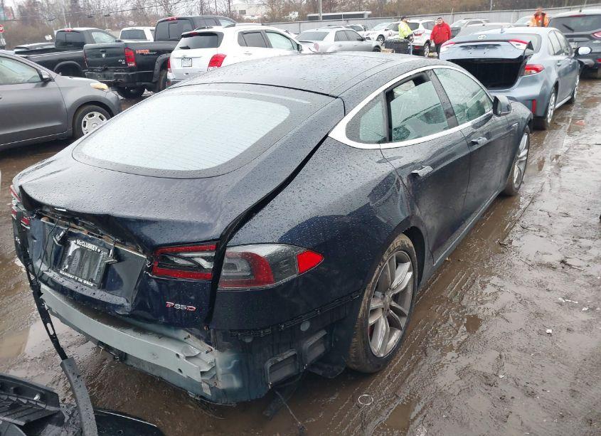 Photo 4 of 2015 Tesla Model S 70D/85D/P85D (VIN 5YJSA1H27FFP79568)