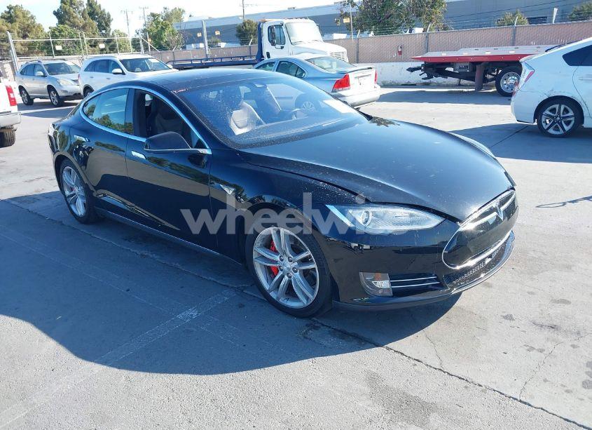 2014 Tesla Model S P85D (VIN 5YJSA1H2XEFP67493) main photo