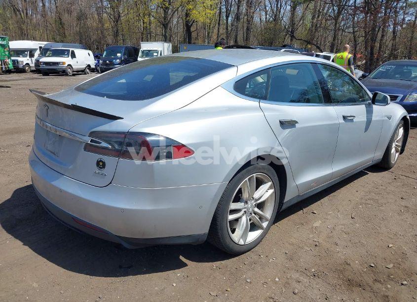 Photo 4 of 2015 Tesla Model S 70D/85D/P85D (VIN 5YJSA1H2XFF084145)