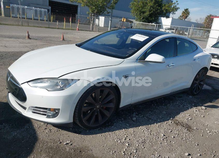 Photo 2 of 2015 Tesla Model S 85D/P85D (VIN 5YJSA1H49FF083456)