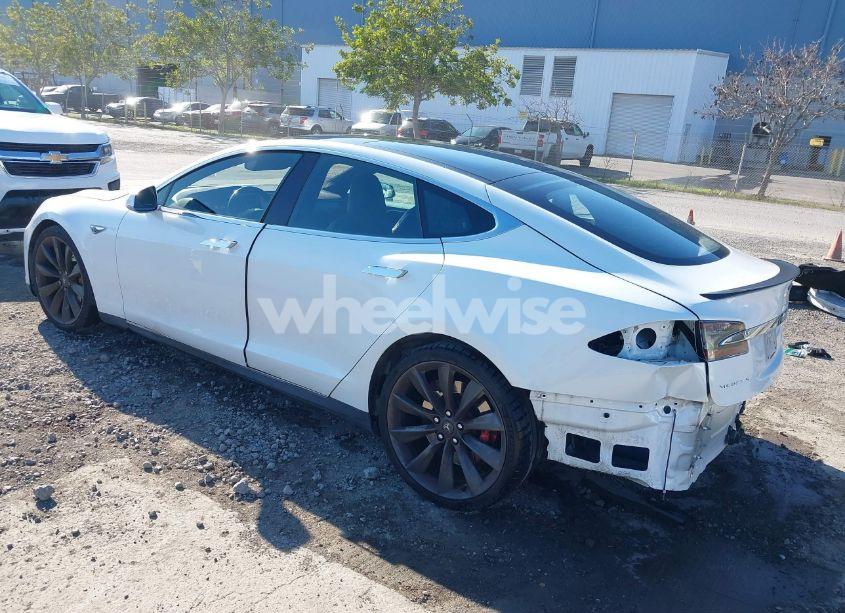 Photo 3 of 2015 Tesla Model S 85D/P85D (VIN 5YJSA1H49FF083456)