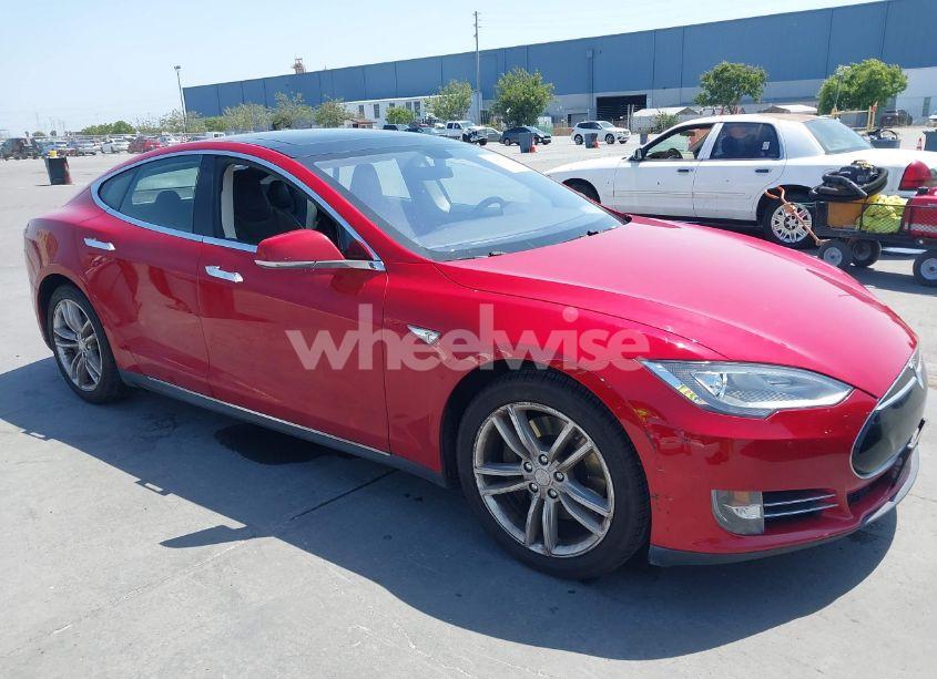 2014 Tesla Model S (VIN 5YJSA1S11EFP33278) main photo
