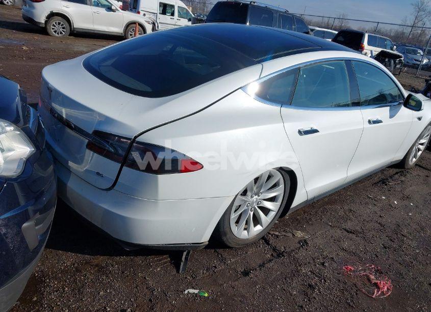 Photo 4 of 2014 Tesla Model S (VIN 5YJSA1S11EFP42627)