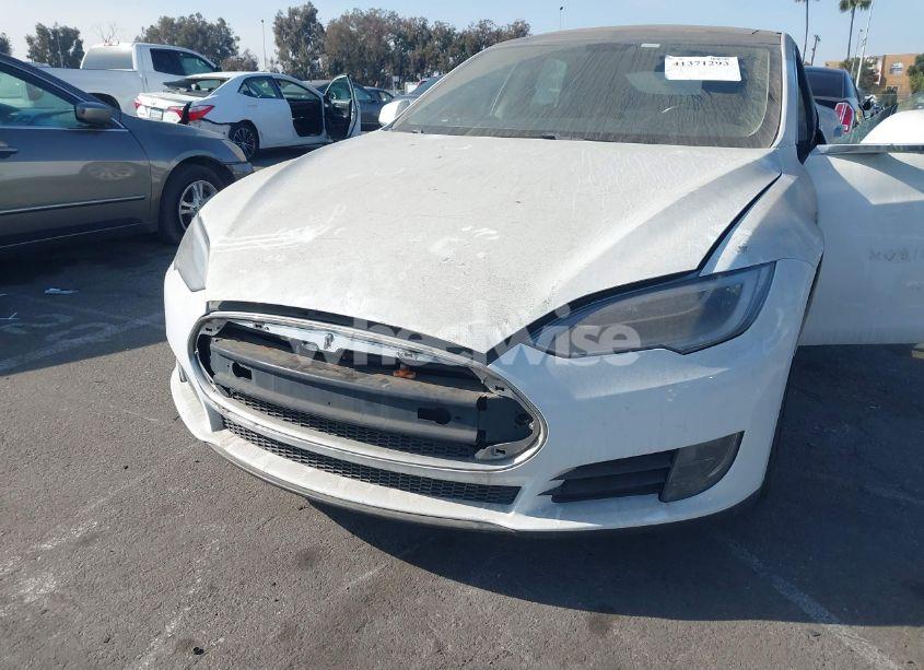 Photo 6 of 2014 Tesla Model S (VIN 5YJSA1S13EFP35596)