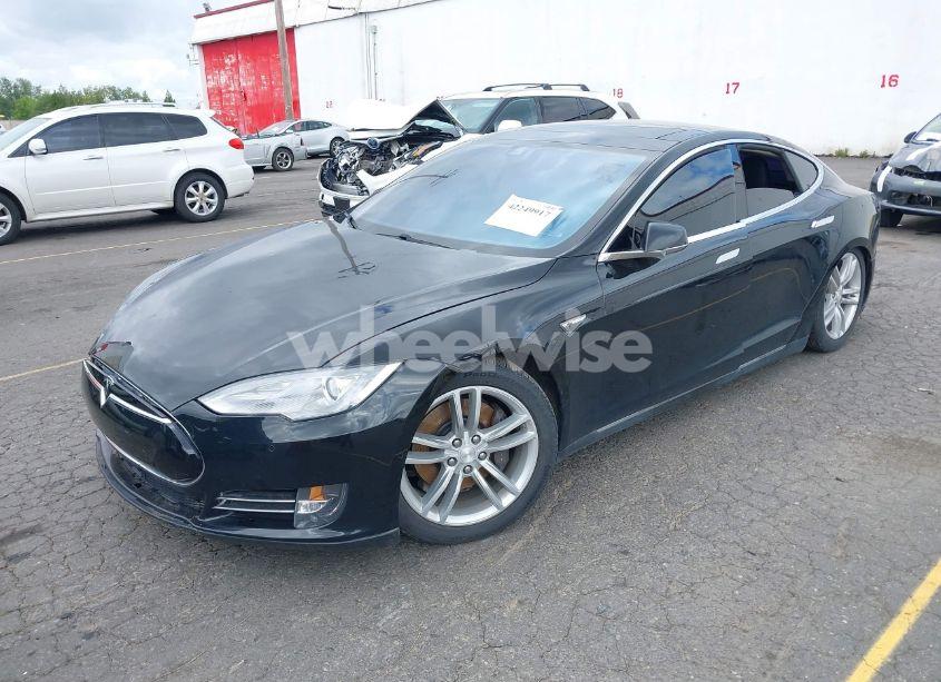 Photo 2 of 2015 Tesla Model S 60/70/85 (VIN 5YJSA1S13FFP78403)