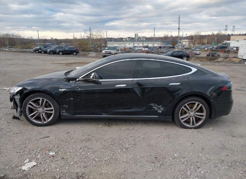 Photo 13 of 2014 Tesla Model S (VIN 5YJSA1S1XEFP57112)