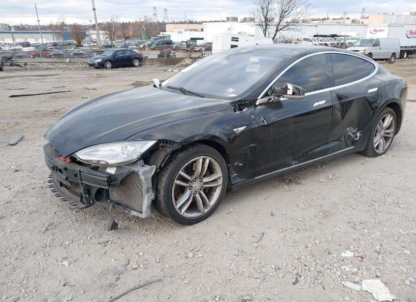 Photo 2 of 2014 Tesla Model S (VIN 5YJSA1S1XEFP57112)