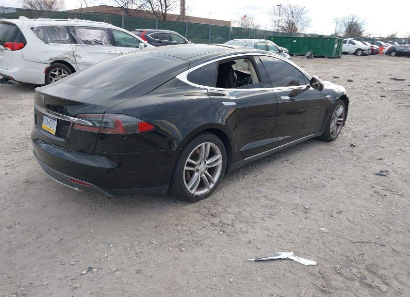 Photo 4 of 2014 Tesla Model S (VIN 5YJSA1S1XEFP57112)