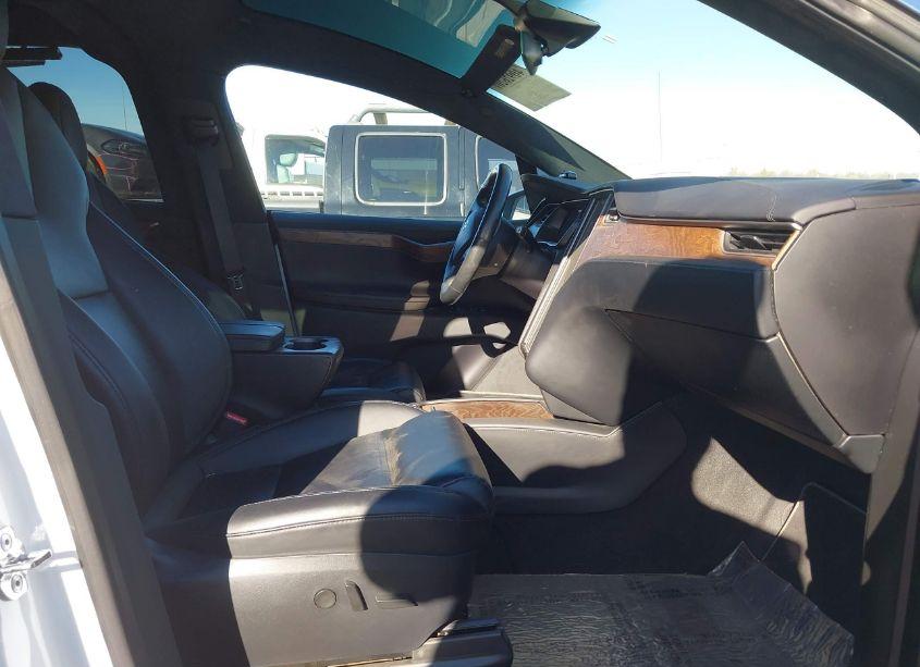 Photo 5 of 2020 Tesla Model X LONG RANGE DUAL MOTOR ALL-WHEEL DRIVE/LONG RANGE PLUS DUAL MOTOR ALL-WHEEL DRIVE (VIN 5YJXCAE20LF237485)