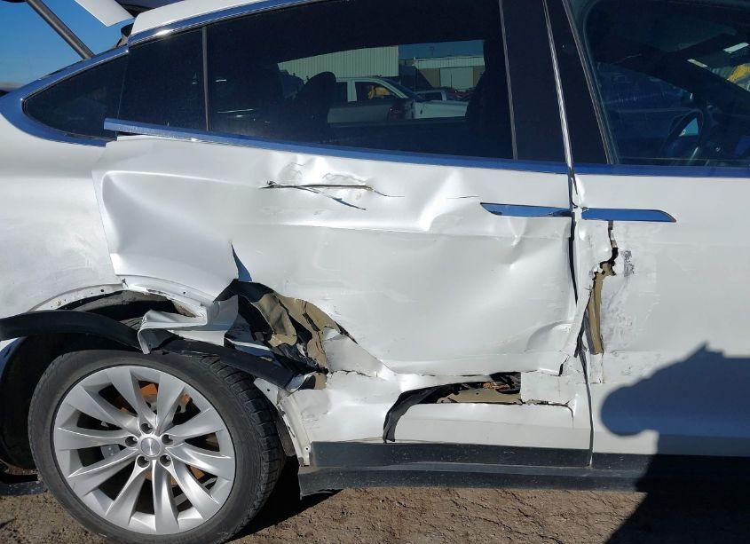 Photo 6 of 2020 Tesla Model X LONG RANGE DUAL MOTOR ALL-WHEEL DRIVE/LONG RANGE PLUS DUAL MOTOR ALL-WHEEL DRIVE (VIN 5YJXCAE20LF237485)