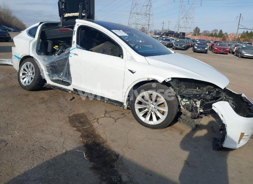 2018 Tesla Model X 100D/75D/P100D (VIN 5YJXCAE21JF087156) main photo