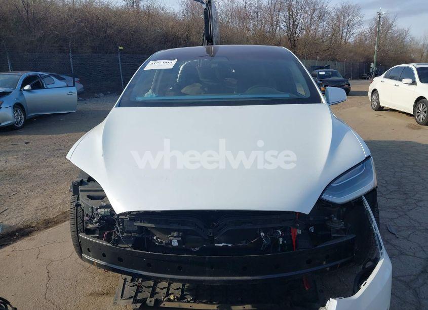 Photo 10 of 2018 Tesla Model X 100D/75D/P100D (VIN 5YJXCAE21JF087156)