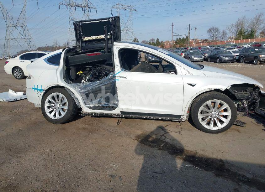Photo 13 of 2018 Tesla Model X 100D/75D/P100D (VIN 5YJXCAE21JF087156)